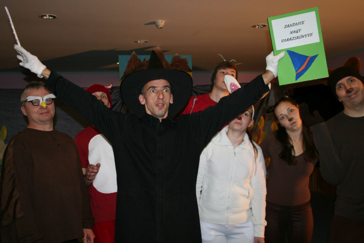 A megbűvölt patak - Új mesejátékát mutatta be a Dé-Mol színtársulat