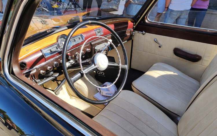 Veterán Mercik a Fő téren