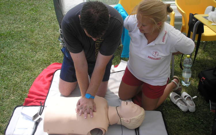 Közbiztonsági délelőtt a pápai Várkertfürdőben