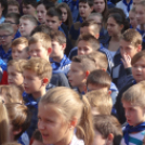 Zene Világnapja - Az Erkel iskolások éneklése a városban