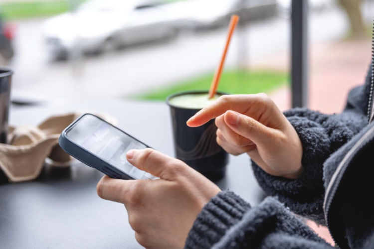A mobiltelefon lett a pápai programkeresés kiindulópontja