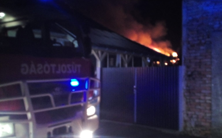 100 négyzetméteres épület égett a Szondy utcában