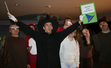 A megbűvölt patak - Új mesejátékát mutatta be a Dé-Mol színtársulat