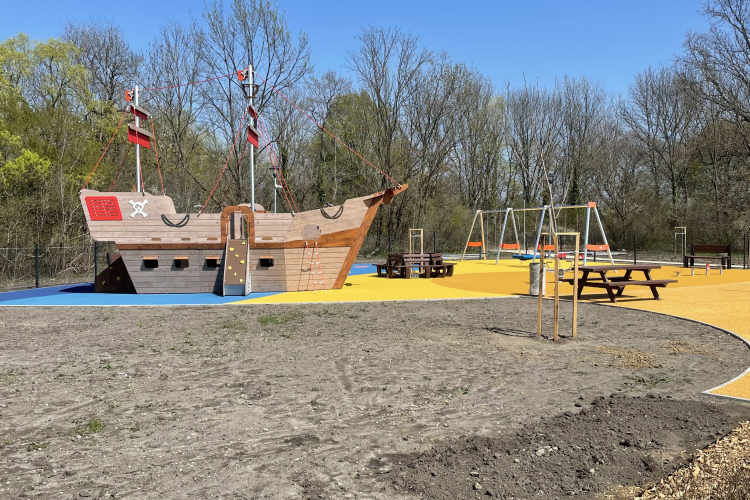 Jövő hétvégén nyit az új játszótér a Külső-Várkertben