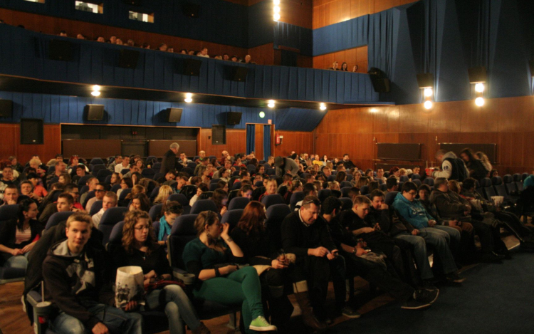 Újra megnyílt a mozi Pápán!