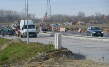 Karácsony előtt átadhatják a 83-as út M1-es autópálya csomópontját