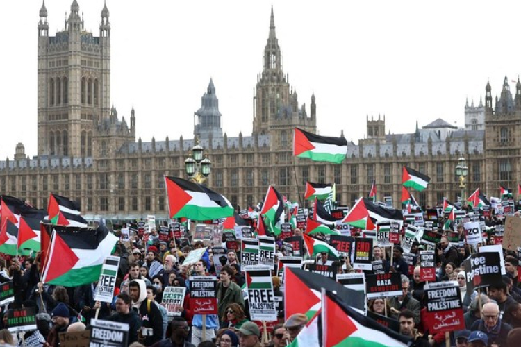 Izraeli-palesztin - Százezrek tüntettek Londonban a palesztinok mellett