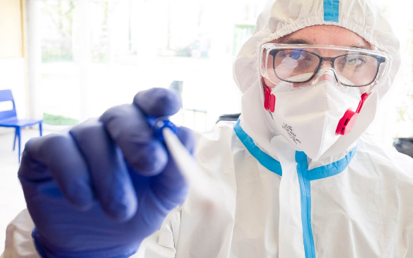 A magyar mentősök szerint a vírustagadók nehezítik legjobban a hatékony védekezést!