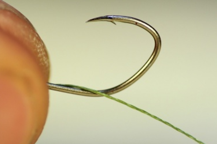 Egy nudista legérzékenyebb testrészébe akadt bele a csali