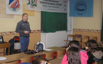 Interaktív előadás a biztonságos közlekedésről