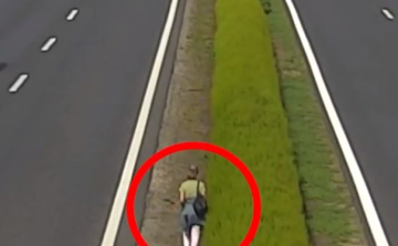 Az elválasztósávnál sétált az M1-esen egy nő, Győrbe szeretett volna eljutni