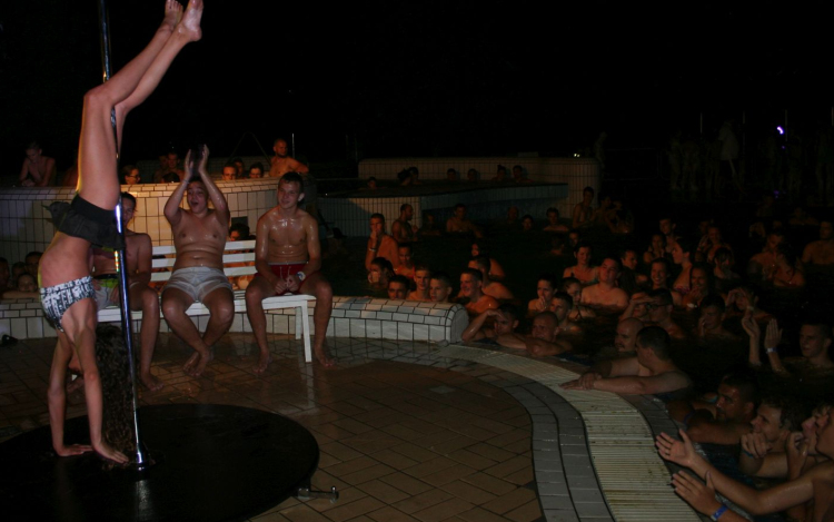 Strandok Éjszakája a pápai Várkertfürdőben - Képgaléria