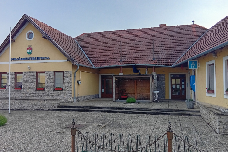 Feloszlatta magát Mihályháza képviselő-testülete