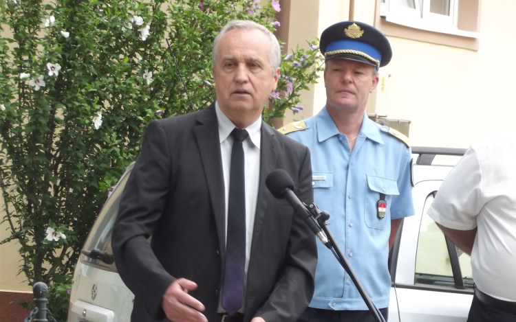 Új rendőrautók Nemesszalókon