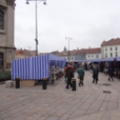 Debütáltak az új sátrak a Fő téri piacon