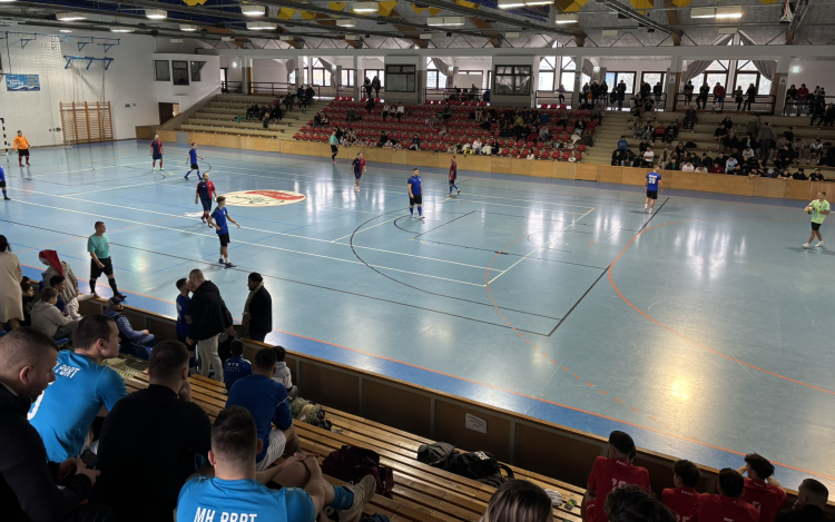 Jó hangulatú Mikulás-kupa a Sportcsarnokban