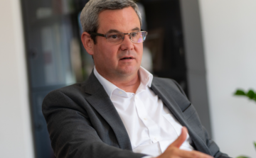 Takács Péter kihívásként éli meg, hogy a szülőföldjén élőket szolgálhatja