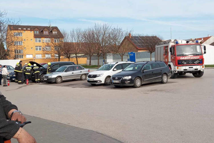 A Lidl parkolóba riasztották a tűzoltókat