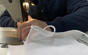 Arcmaszkok gyártására tért át a pápai vállalkozás