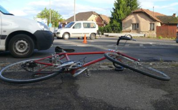 Kerékpárost ütött el az autós