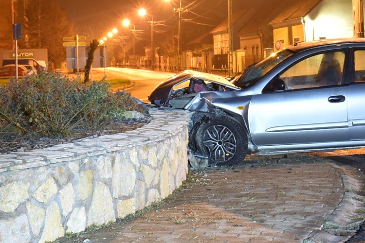 Ittas volt a körforgalomban balesetező sofőr