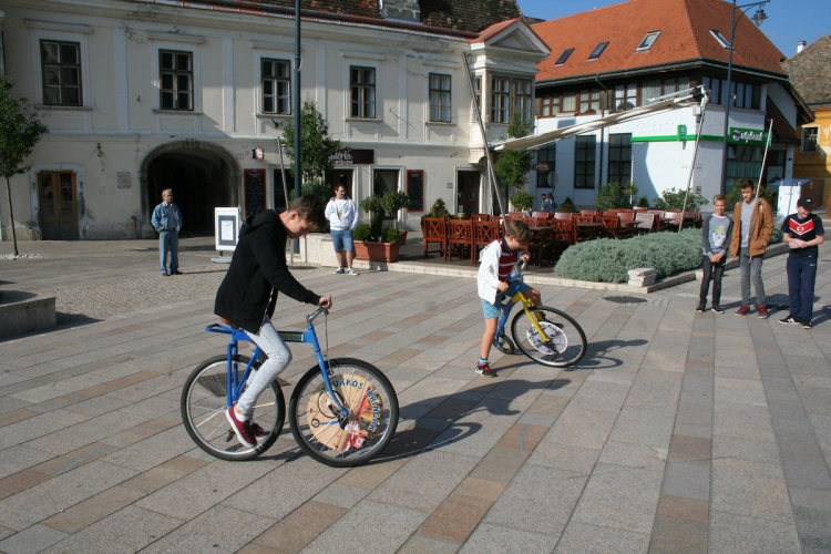 Autómentes Nap - Pápa