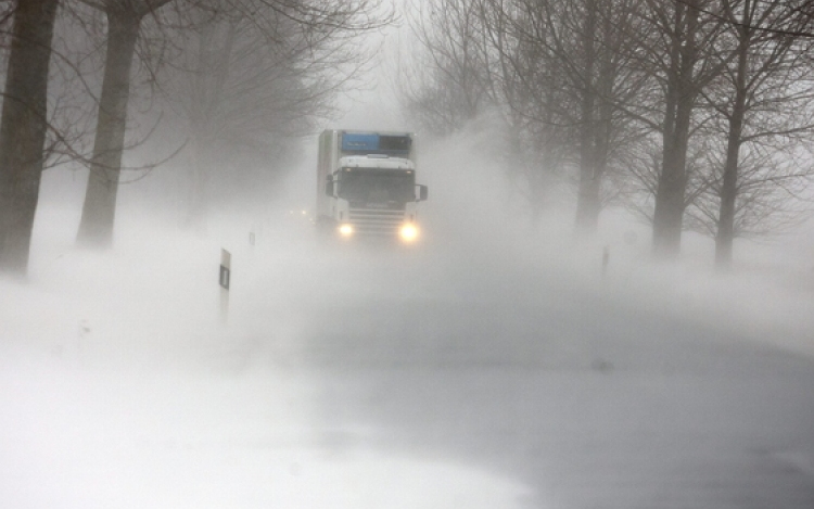 80-100 kilométeres széllel tör be az országba a sakvidéki hideg