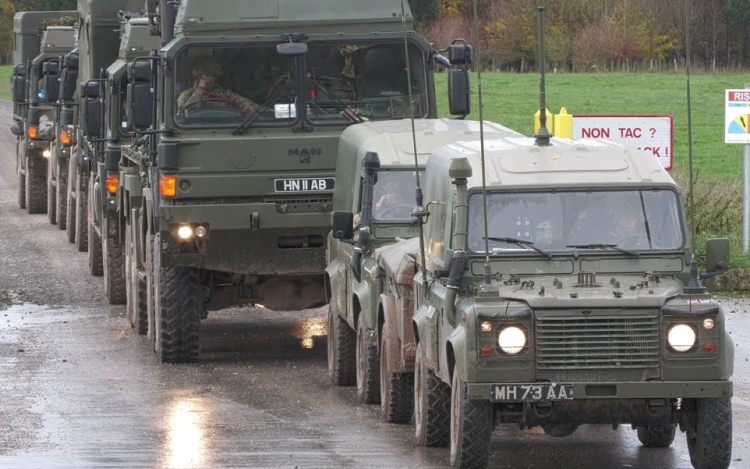 Brit katonai konvoj érinti városunkat