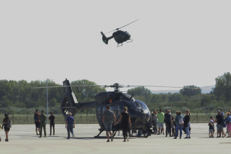 Helikopteres tanfolyam miatt hétfőtől nagyobb zaj várható Pápa légterében
