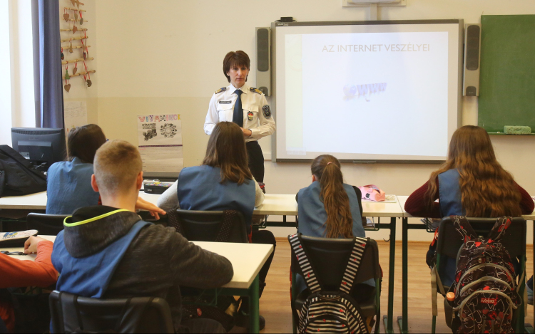 Középpontban az internetbiztonság