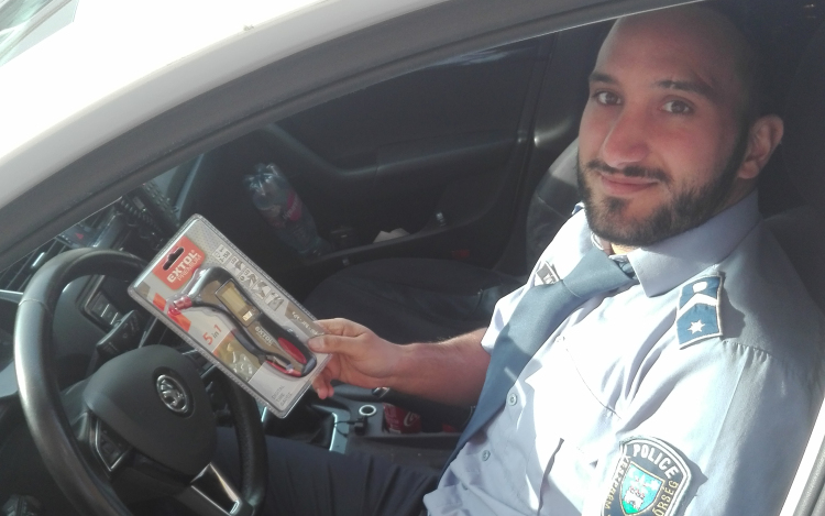 Új eszköz került a rendőrautókba