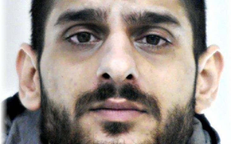 Ügyvédnek adta ki magát a képen látható férfi, keresi a rendőrség