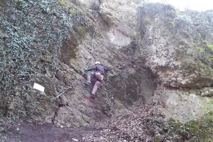 Egy hegymászó került bajba Cseszneken