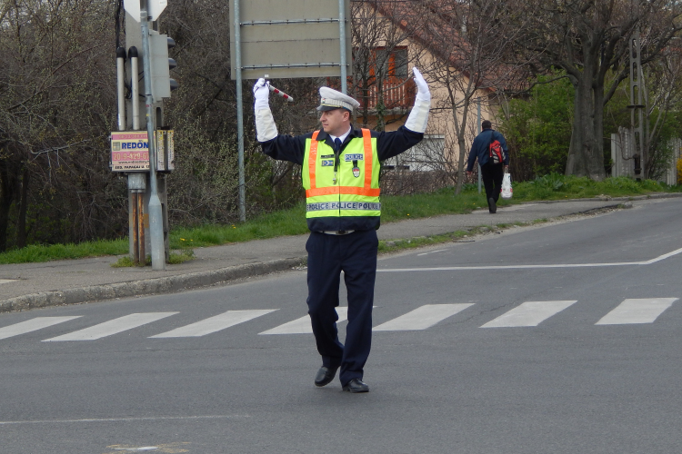 Vasárnapi útlezárások a NEJ miatt Pápán