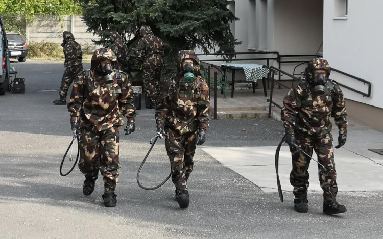 A Honvédség fertőtleníti a pápai idősotthonokat