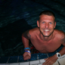 Éjszakai Fürdőzés a pápai Várkertfürdőben