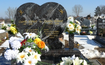 Romagyilkosságok - Az MSZP közös megemlékezésre hívja a kormányfőt Tatárszentgyörgyre