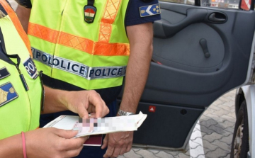 Több mint két éve kivonták a forgalomból a pápai elkerülőn megállított teherautót