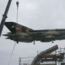 MiG-21 Emlékmű - Pápa - A gép emelése