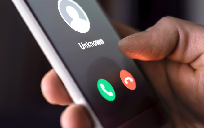 Új módszerrel támadnak a telefonos csalók