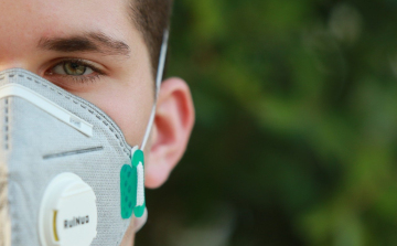 Végre! Nem lesz kötelező a köztéri maszkhasználat