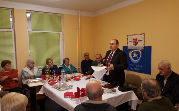 Köztársaságról, programalkotásról, helyi ügyekről