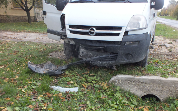 Nem elég, hogy a tulaj tudta nélkül vitte el a kocsit, még ivott és balesetezett is