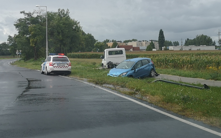 Újabb autó az árokban 