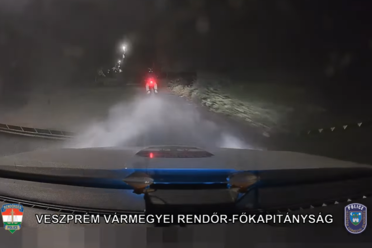 Autós üldözés a Várkertben, őrület, mit művelt a fiatal robogós Pápán - Videó