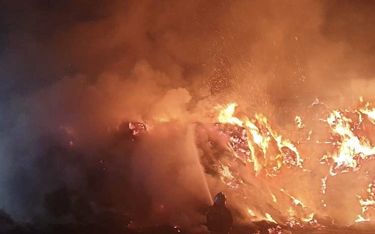 80 körbála kapott lángra Csótnál