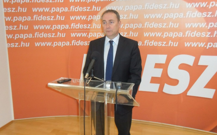 Kovács Zoltán: Pápán és környékén nincs földmutyi