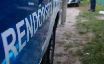 Egy járókelőt bántalmazott a 27 éves pápai nő