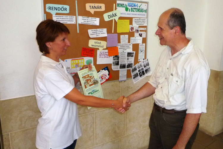 Oklevél és ajándék a tarczys diákoknak