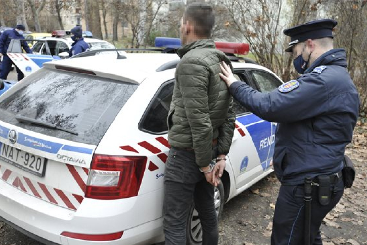 Több kerületen át menekült a rendőrök elől